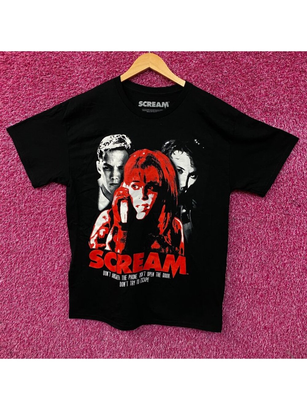 Scream "Don't Answer the Phone" Retro Horror Film Tee Large